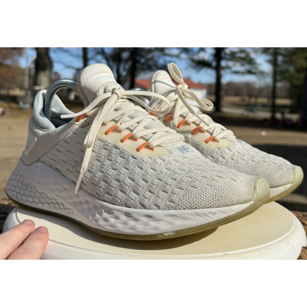 Vintage 2010s New Balance Fresh Foam Lazr v2 HypoKnit Running Cream 8.5 WLZHK12